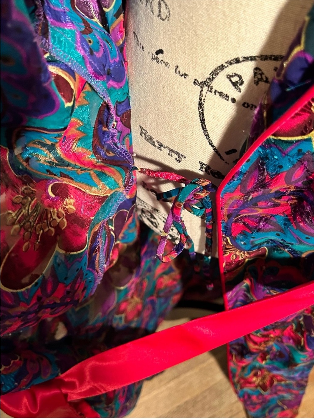 VS Vibrant Multicolor Floral Satin Robe - Picture 9 of 14